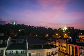 Ceyloni City Hotel