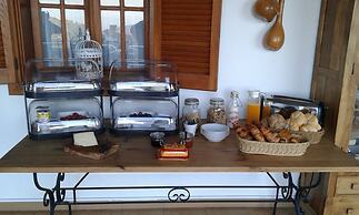 Casa Roble B&B