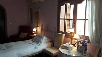 Casa Roble B&B