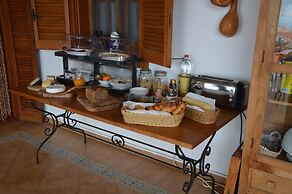 Casa Roble B&B