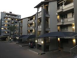 77 Grayston Apartment