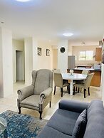 77 Grayston Apartment