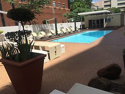 First Divine Suites - Hydro Park