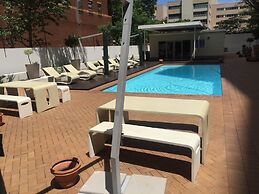 First Divine Suites - Hydro Park
