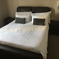 First Divine Suites - Hydro Park