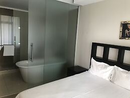 First Divine Suites - Hydro Park