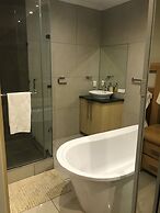 First Divine Suites - Hydro Park