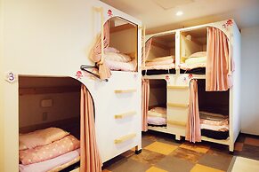 G'inns guest house - Hostel