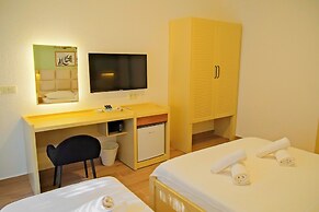 Yalim Hotel