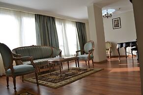 Cleopatra Hotel