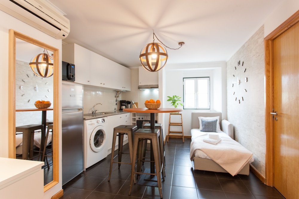 Moniz Studio Apartment - by LU Holidays