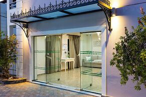 Hotel Manos Palace