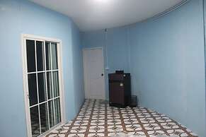 Demy Home