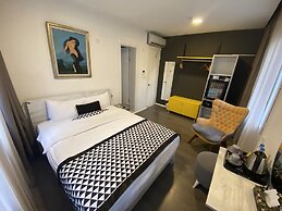 Piano Hotel