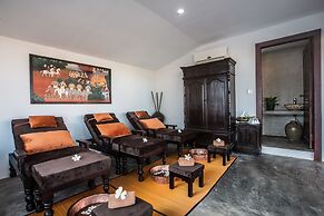 Mane Village Suites