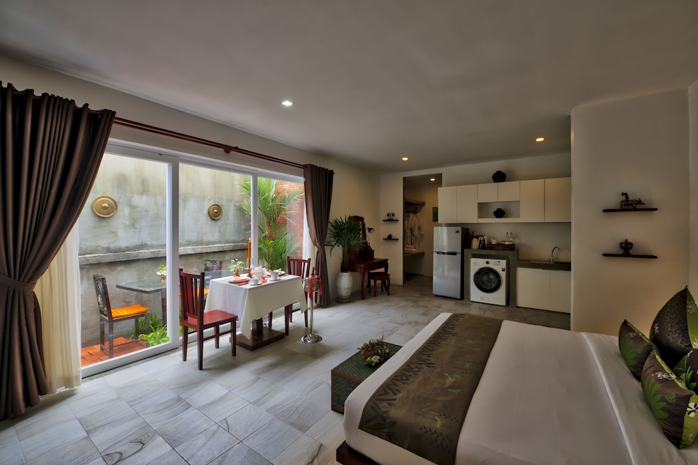 Mane Village Suites