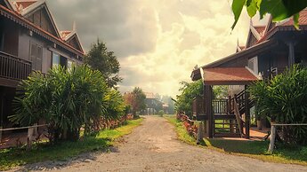 Mane Village Suites
