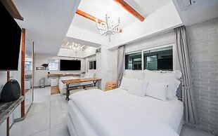 Hotel February Suseong