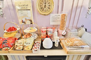 Hotel February Suseong