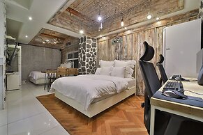 Hotel February Suseong
