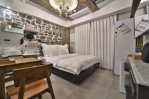 Hotel February Suseong