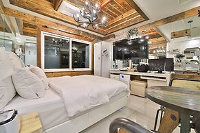 Hotel February Suseong