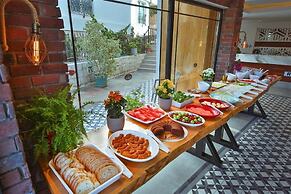 Lale Hotel