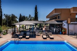 Nikos Villas