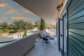 Nikos Villas