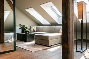 Airhome Limmatquai River View Apartment