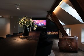 Airhome Limmatquai River View Apartment