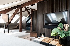 Airhome Limmatquai River View Apartment