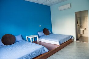 Country Lane Hostel