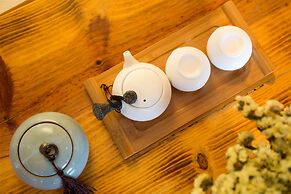 C'est La Vie Boutique Inn