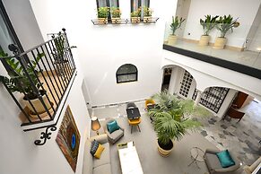Legado Alcázar Hotel
