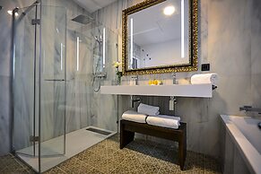 Legado Alcázar Hotel