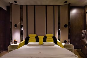 DeRUCCI Hotel