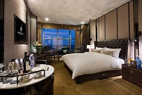DeRUCCI Hotel