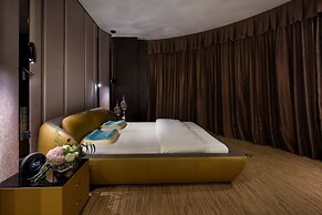 DeRUCCI Hotel