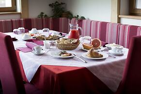 Alma Living Hotel
