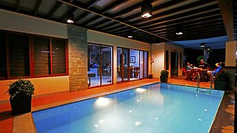 Noni's Resort