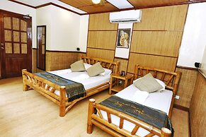 Noni's Resort