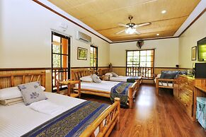 Noni's Resort