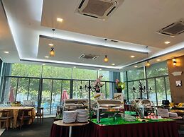 D'Wharf Hotel & Serviced Residence