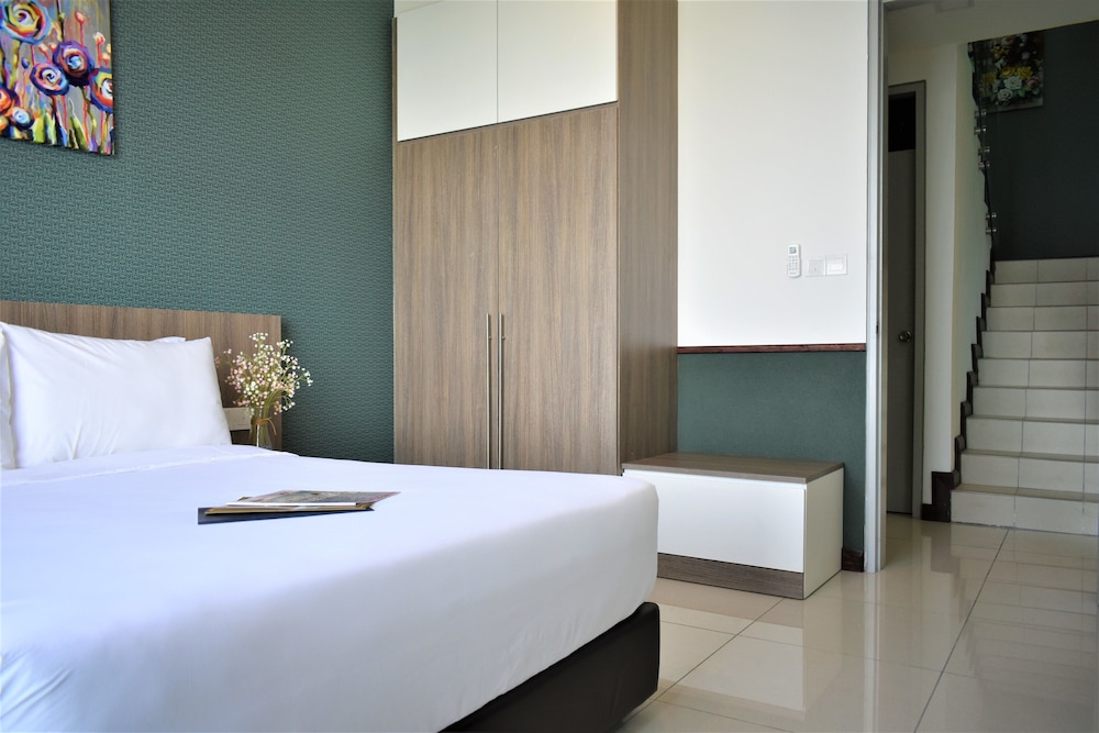 D'Wharf Hotel & Serviced Residence