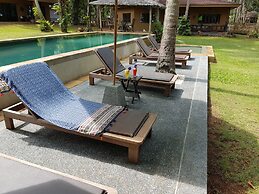 Melina's Beach Front Bungalow