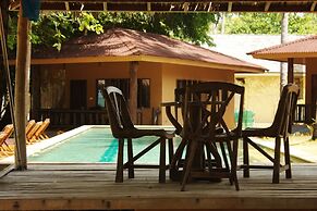 Melina's Beach Front Bungalow