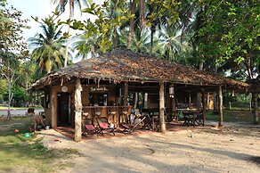 Melina's Beach Front Bungalow