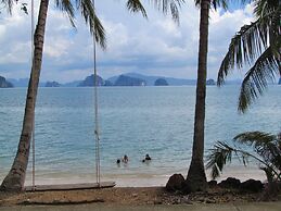 Melina's Beach Front Bungalow
