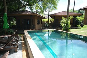 Melina's Beach Front Bungalow